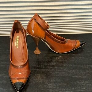 💯% AUTHENTIC BURBERRY PUMPS